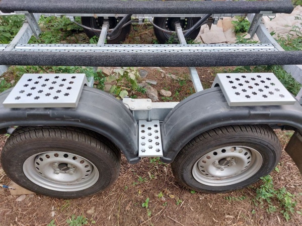 Подножка на крыло прицепа.