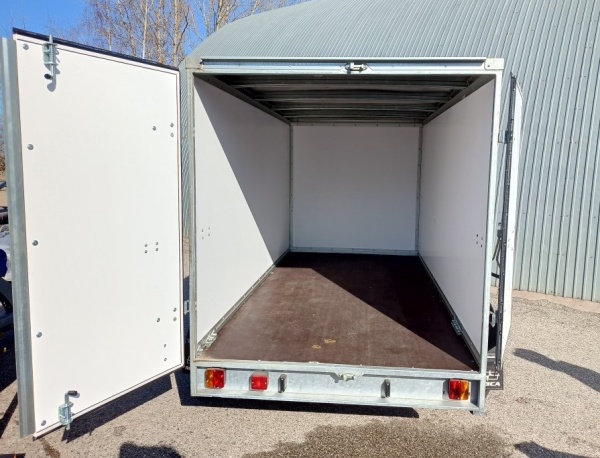 Двухосный промтоварный фургон (кузов: 6,8 м3) Наименование МЗСА 817783