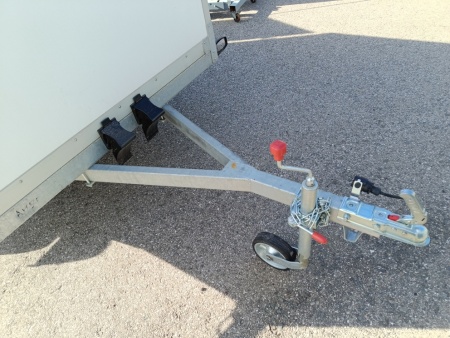 Двухосный промтоварный фургон (кузов: 6,8 м3) Наименование МЗСА 817783