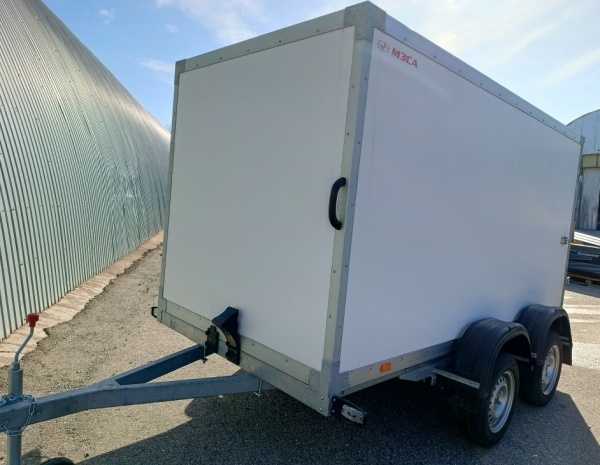 Двухосный промтоварный фургон (кузов: 6,8 м3)  МЗСА 817783